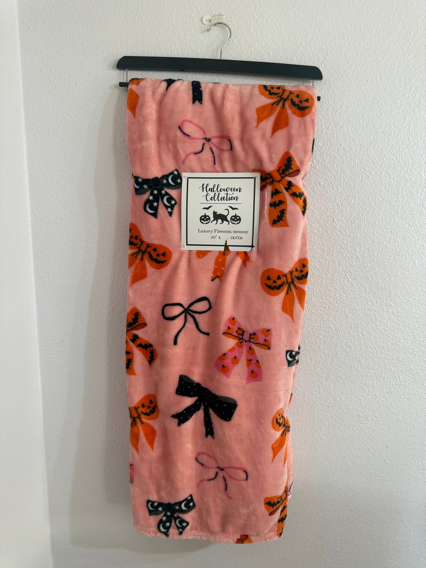 Bows Spooky Throw