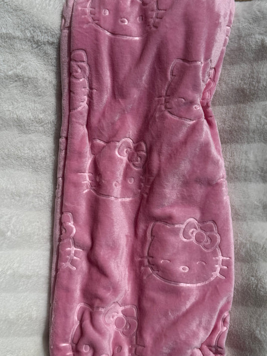 Kitty Pinky Throw