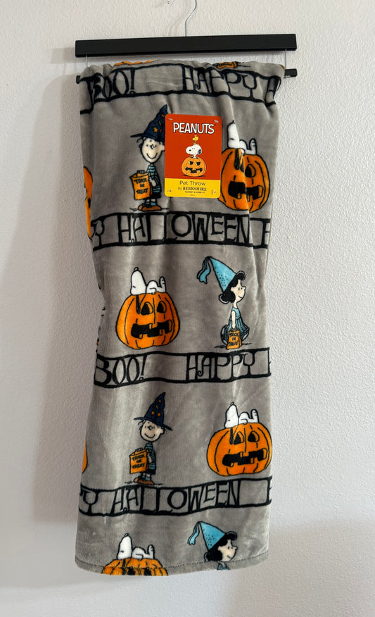 Peanut Friends Halloween Throw